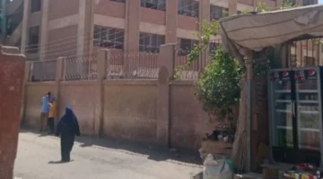 عامل بمدرسة ينهي حياة المدير طعناً في واقعة هزت أرجاء المؤسسة التعليمية
